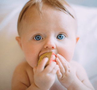 Πότε να ξεκινήσω στερεές τροφές στο μωρό